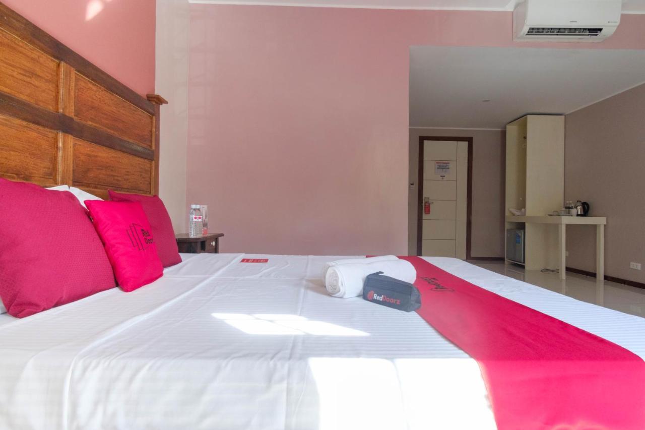 Reddoorz Plus @ West Nautical Road Пуерто Галера Екстериор снимка